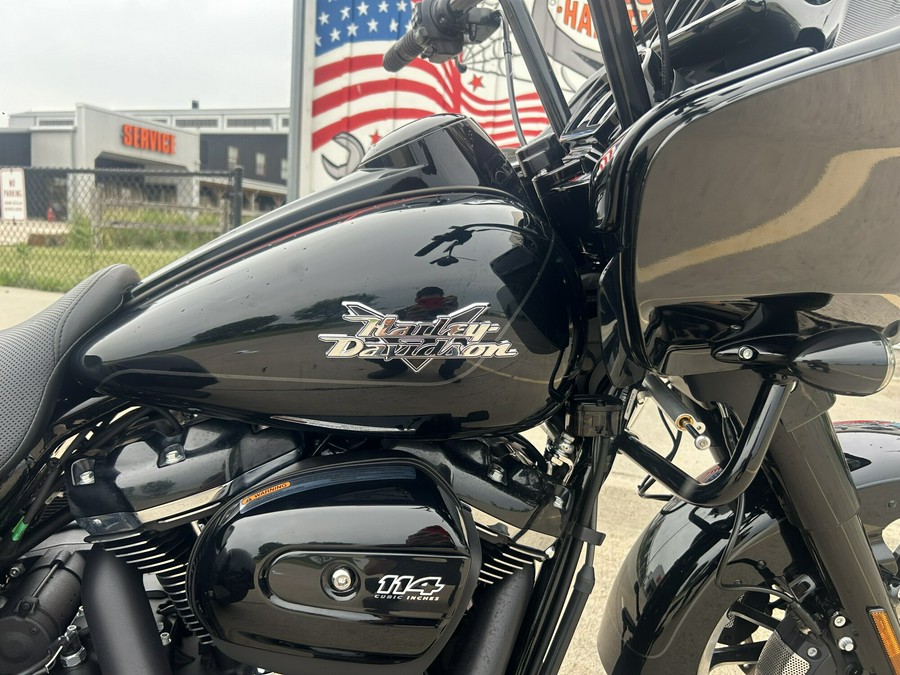 FLTRT 2023 Road Glide® 3