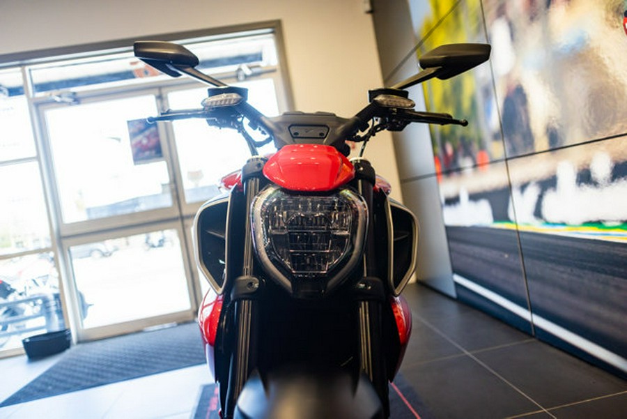 2025 Ducati DIAVEL V4