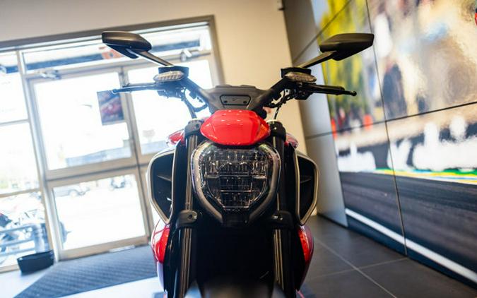 2025 Ducati DIAVEL V4