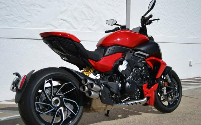 2025 Ducati DIAVEL V4