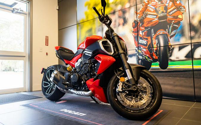 2025 Ducati DIAVEL V4