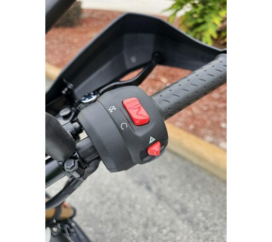 2026 Triumph Scrambler 400 XC Vanilla White XC Racing Yellow