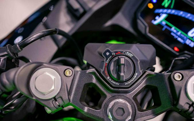2025 Kawasaki Ninja® 500 KRT Edition SE ABS