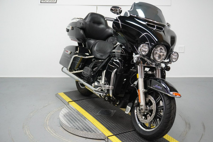 2015 Harley-Davidson® Ultra Limited Vivid Black