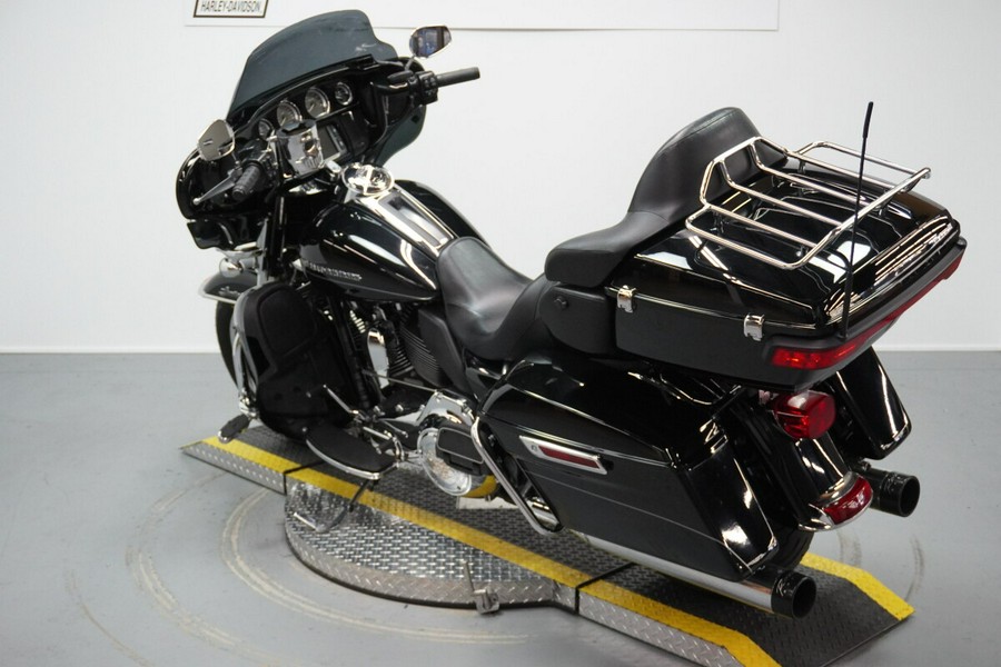 2015 Harley-Davidson® Ultra Limited Vivid Black