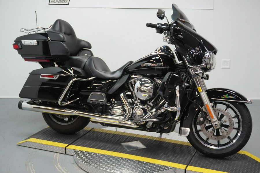 2015 Harley-Davidson® Ultra Limited Vivid Black