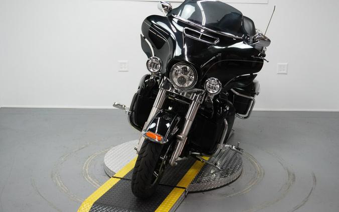 2015 Harley-Davidson® Ultra Limited Vivid Black