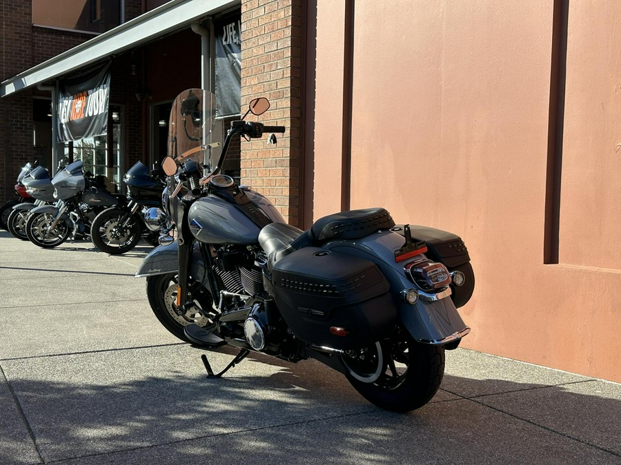 Harley-Davidson® Heritage Classic Dark Billiard Gray