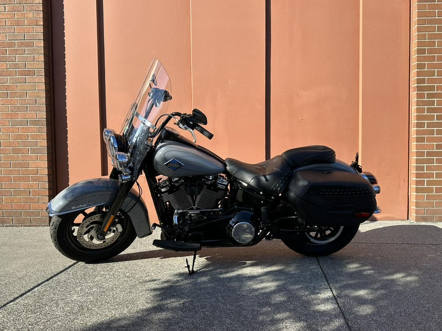 Harley-Davidson® Heritage Classic Dark Billiard Gray