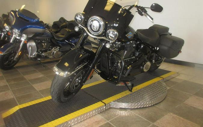 2025 Harley-Davidson® FLHC - Heritage Classic