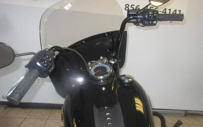 2025 Harley-Davidson® FLHC - Heritage Classic