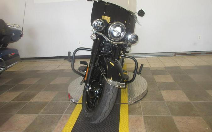 2025 Harley-Davidson® FLHC - Heritage Classic