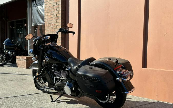 Harley-Davidson® Heritage Classic Vivid Black w/Laced Wheels