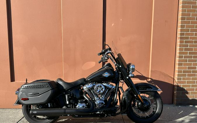 Harley-Davidson® Heritage Classic Vivid Black w/Laced Wheels