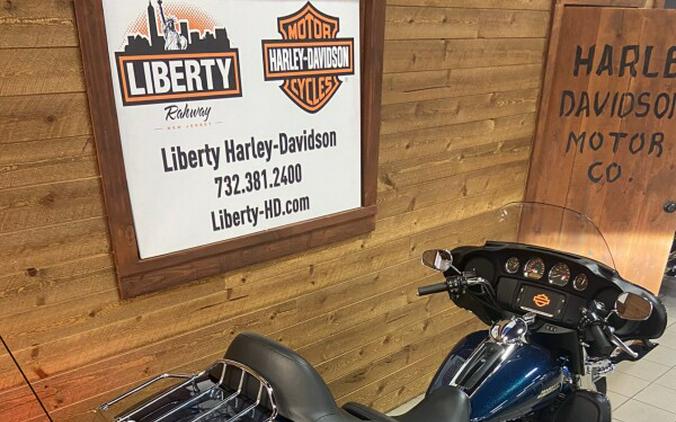 2016 Harley-Davidson Tri Glide Ultra Custom Colour Cosmic Blue Prl FLHTCUTG