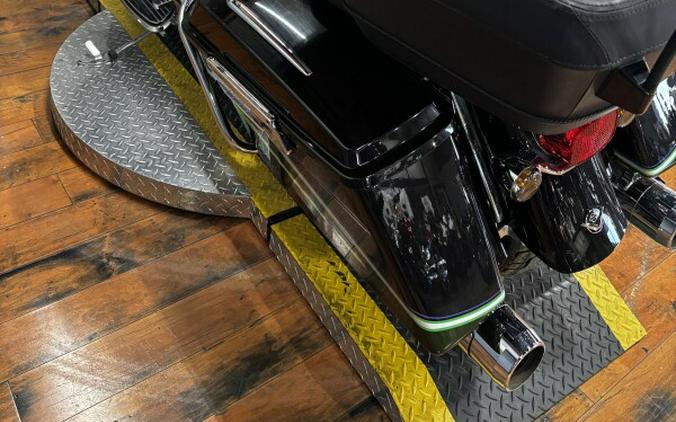 2006 Harley-Davidson® Screamin’ Eagle Ultra Classic Electra Glide EMERALD/GREEN W/PINSTRIPE