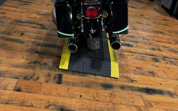 2006 Harley-Davidson® Screamin’ Eagle Ultra Classic Electra Glide EMERALD/GREEN W/PINSTRIPE