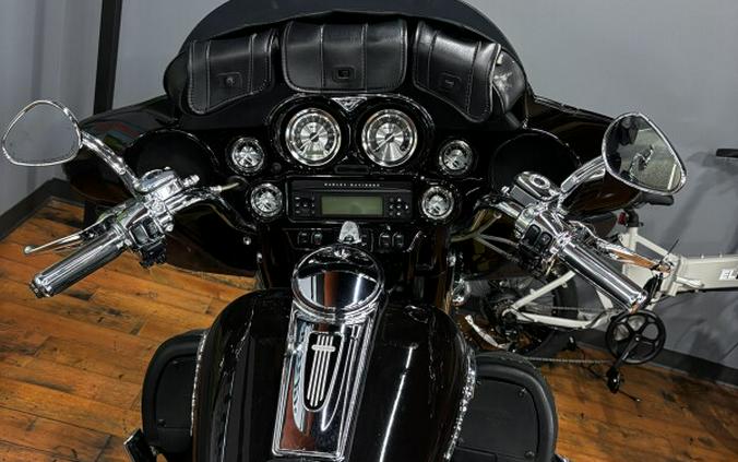 2006 Harley-Davidson® Screamin’ Eagle Ultra Classic Electra Glide EMERALD/GREEN W/PINSTRIPE