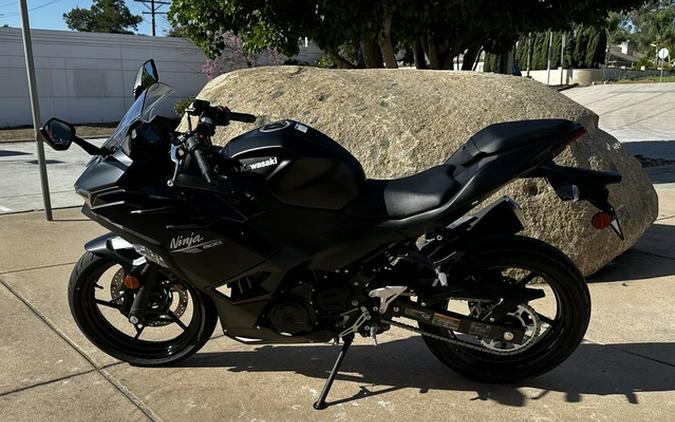 2026 Kawasaki Ninja 500 ABS Metallic Flat Spark Black