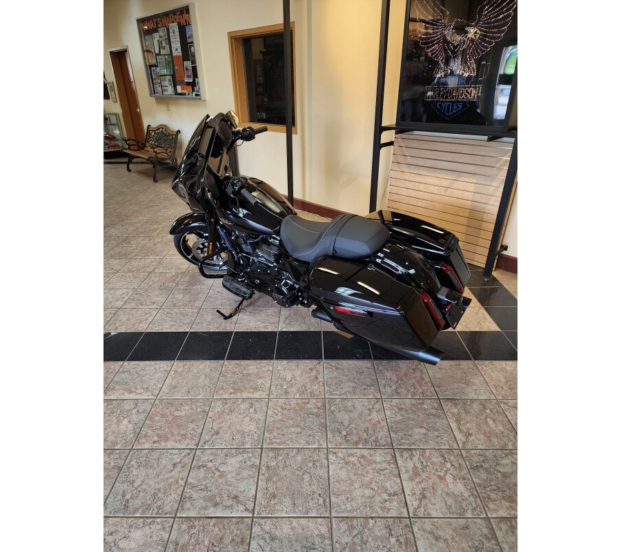 2024 Harley-Davidson Street Glide® Vivid Black - Black Finish