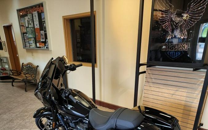 2024 Harley-Davidson Street Glide® Vivid Black - Black Finish