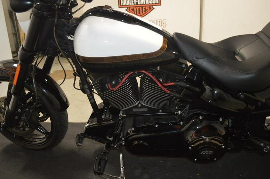 2016 Harley-Davidson® FXSE - CVO™ Pro Street Breakout®