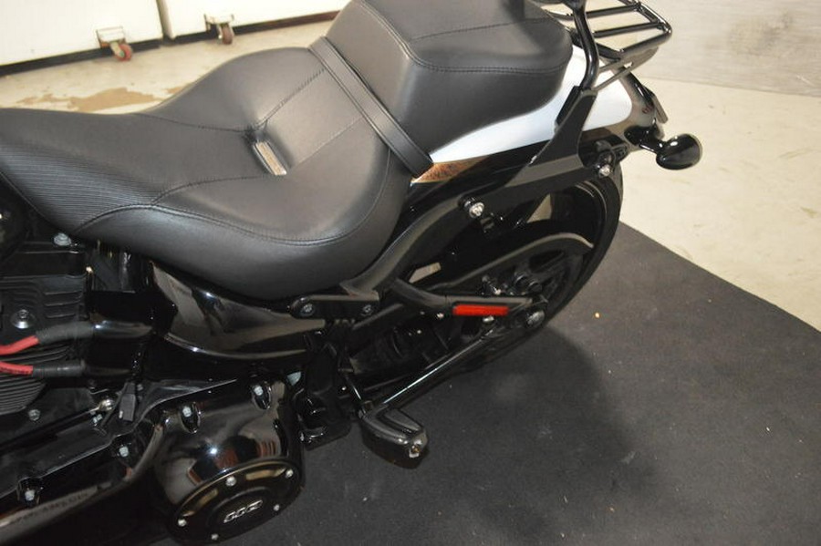 2016 Harley-Davidson® FXSE - CVO™ Pro Street Breakout®