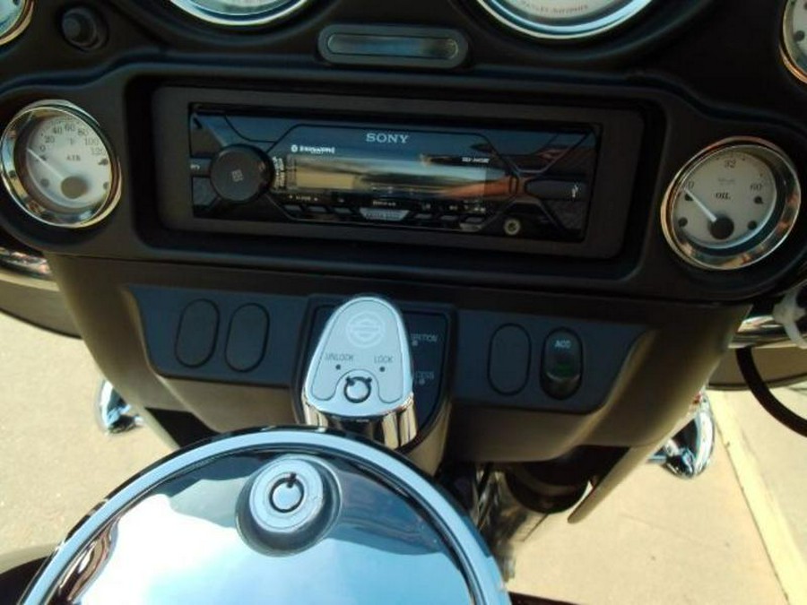 2006 Harley-Davidson® FLHXI STREET GLIDE