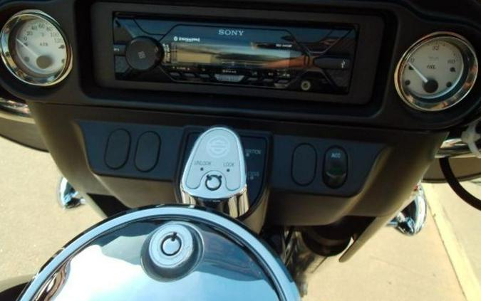 2006 Harley-Davidson® FLHXI STREET GLIDE