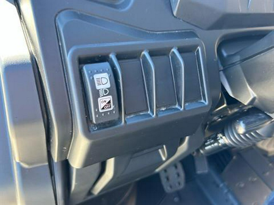 2025 Can-Am Defender MAX DPS HD7