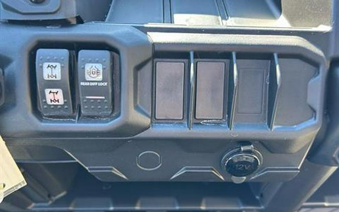 2025 Can-Am Defender MAX DPS HD7