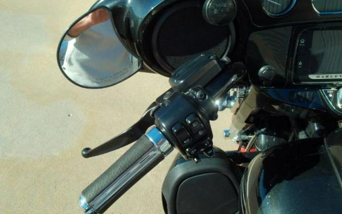 2017 Harley-Davidson® FLHXSE STREET GLIDE SPECIAL CV