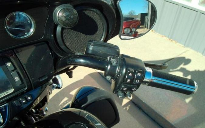 2017 Harley-Davidson® FLHXSE STREET GLIDE SPECIAL CV