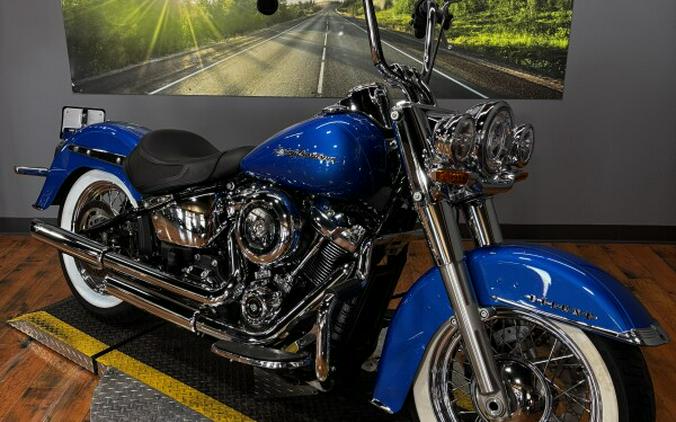 2018 Harley-Davidson® Deluxe ELECTRIC BLUE W/PINSTRIPE