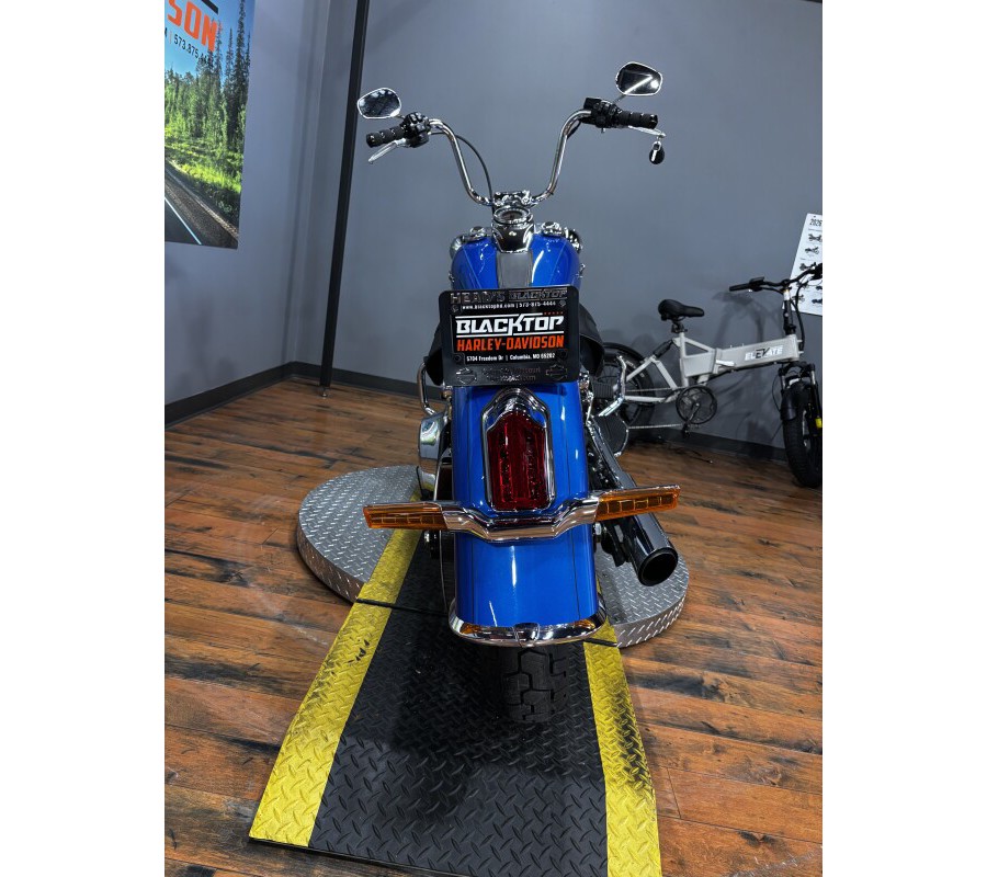 2018 Harley-Davidson® Deluxe ELECTRIC BLUE W/PINSTRIPE