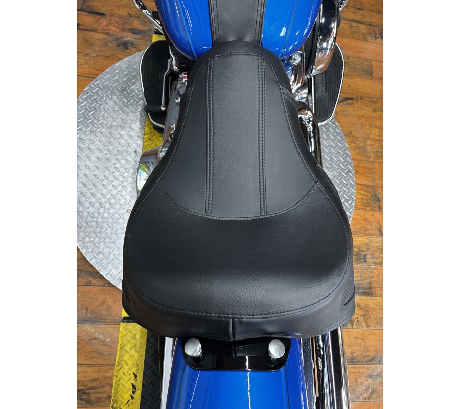 2018 Harley-Davidson® Deluxe ELECTRIC BLUE W/PINSTRIPE