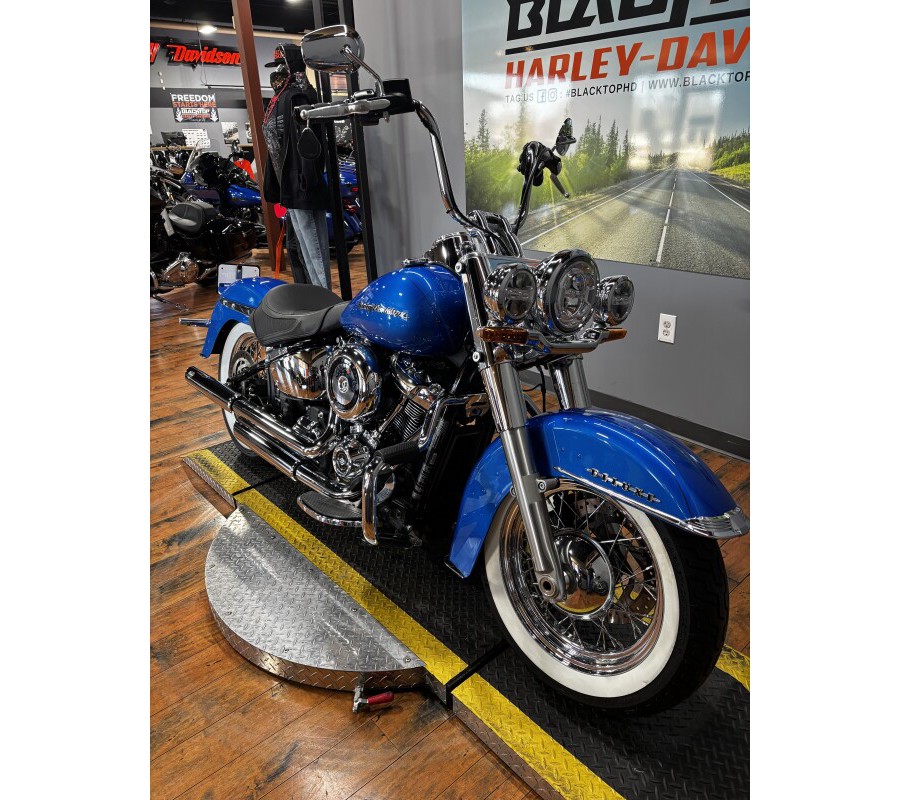 2018 Harley-Davidson® Deluxe ELECTRIC BLUE W/PINSTRIPE