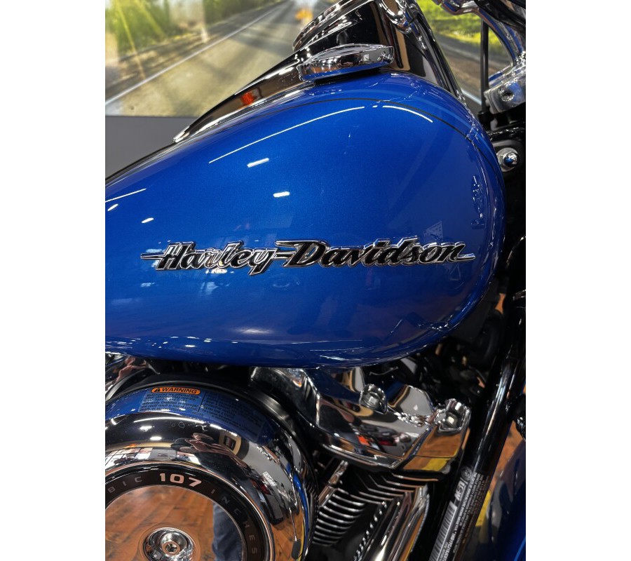 2018 Harley-Davidson® Deluxe ELECTRIC BLUE W/PINSTRIPE
