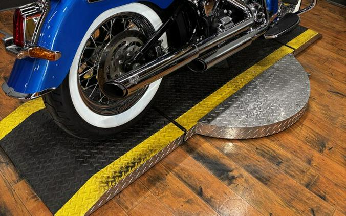 2018 Harley-Davidson® Deluxe ELECTRIC BLUE W/PINSTRIPE