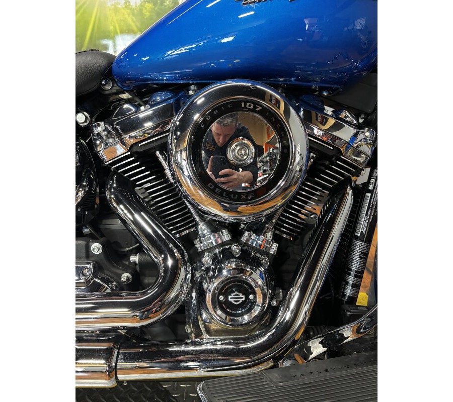 2018 Harley-Davidson® Deluxe ELECTRIC BLUE W/PINSTRIPE