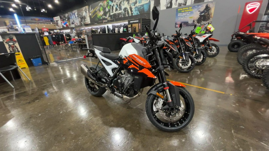 2027 KTM 990 DUKE