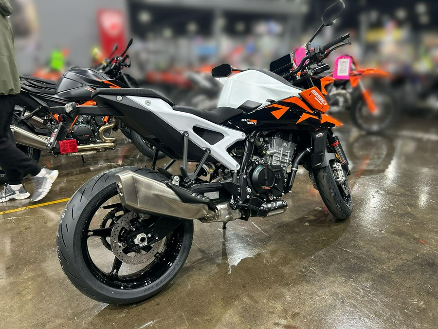 2027 KTM 990 DUKE