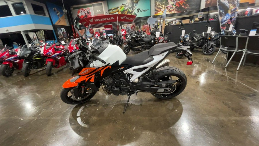 2027 KTM 990 DUKE