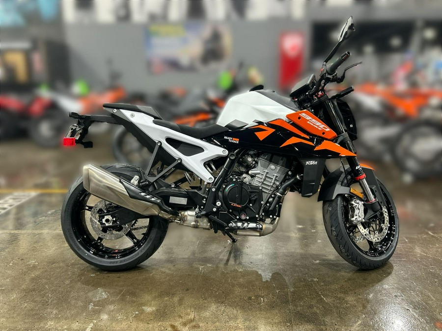 2027 KTM 990 DUKE