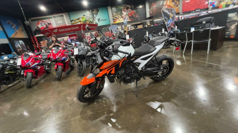 2027 KTM 990 DUKE