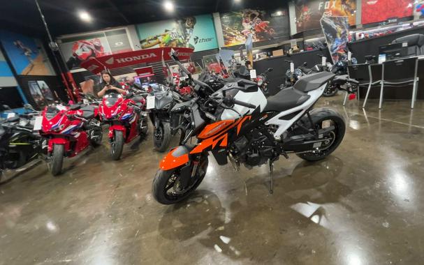 2027 KTM 990 DUKE