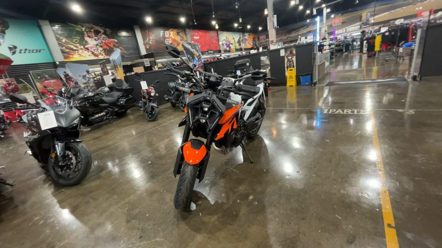 2027 KTM 990 DUKE