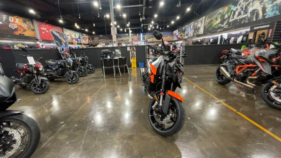 2027 KTM 990 DUKE