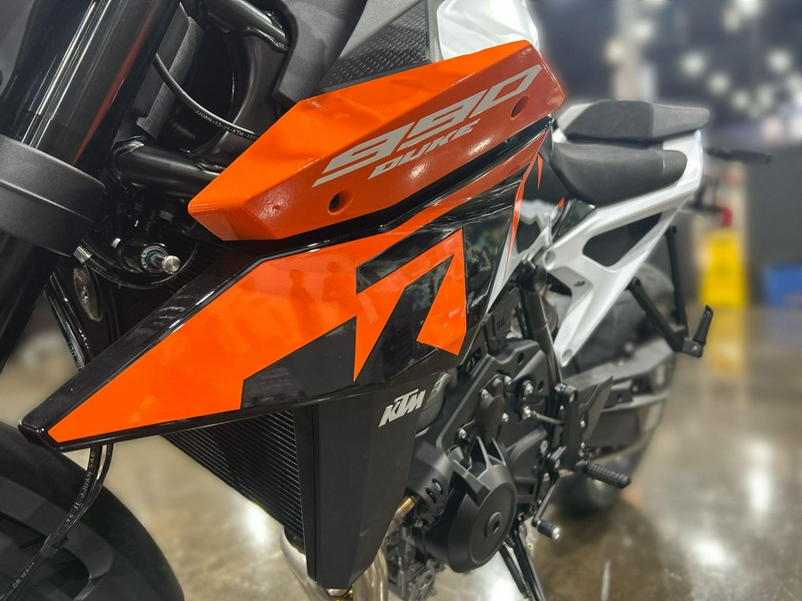 2027 KTM 990 DUKE