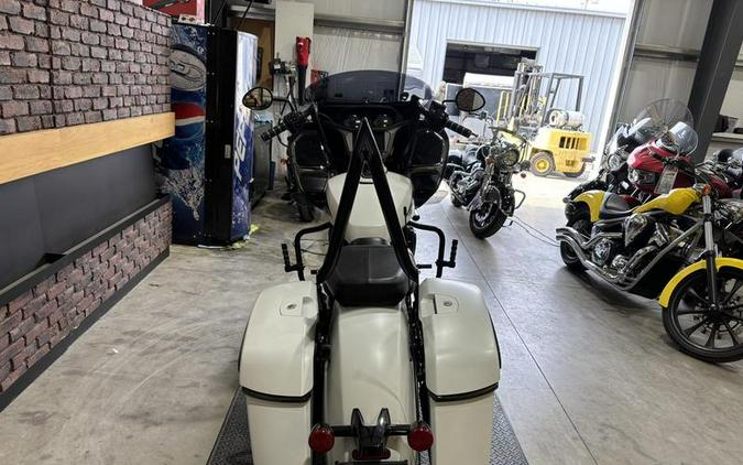 2020 Indian Motorcycle® Challenger Dark Horse White Smoke